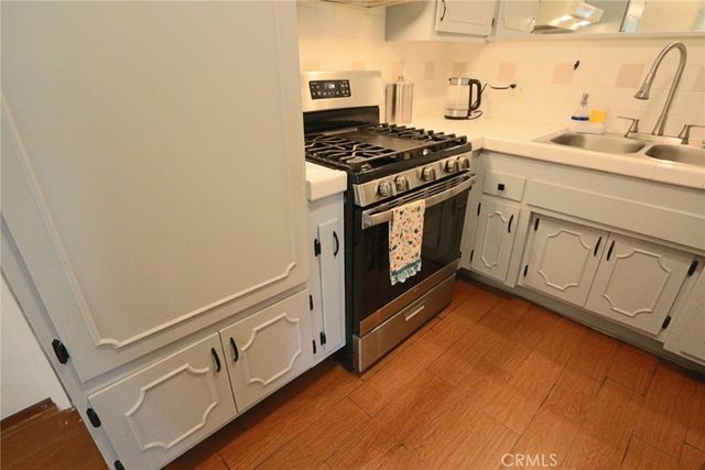 19208 Avenue Of The Oaks J, Newhall, CA 91321