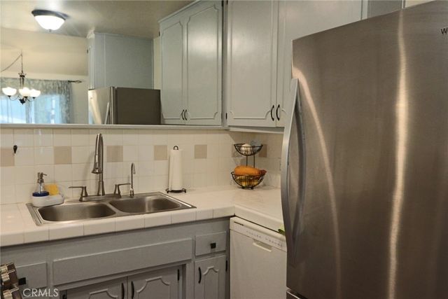 19208 Avenue Of The Oaks J, Newhall, CA 91321