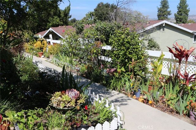 19208 Avenue Of The Oaks J, Newhall, CA 91321