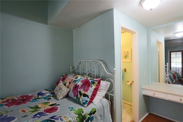 19208 Avenue Of The Oaks J, Newhall, CA 91321