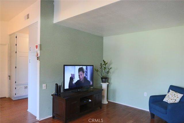 19208 Avenue Of The Oaks J, Newhall, CA 91321