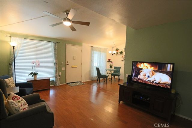 19208 Avenue Of The Oaks J, Newhall, CA 91321