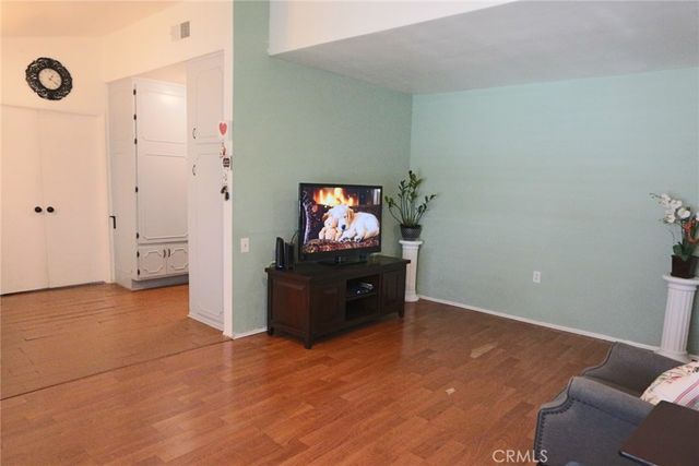 19208 Avenue Of The Oaks J, Newhall, CA 91321