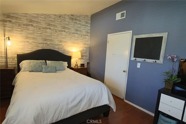 19208 Avenue Of The Oaks J, Newhall, CA 91321