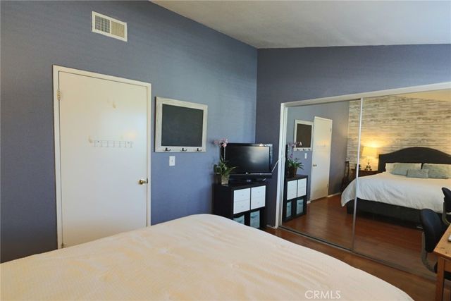 19208 Avenue Of The Oaks J, Newhall, CA 91321