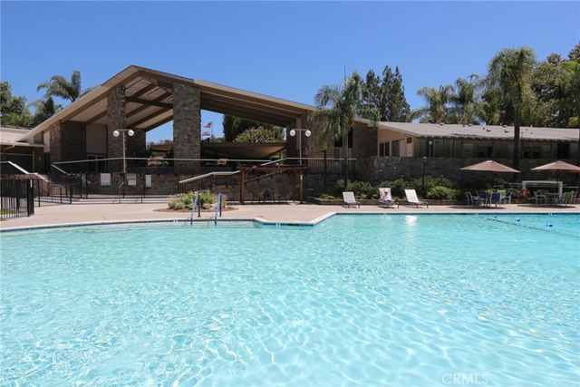 19208 Avenue Of The Oaks J, Newhall, CA 91321