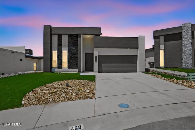 469 Santiago Munos Street, Vinton, TX 79821