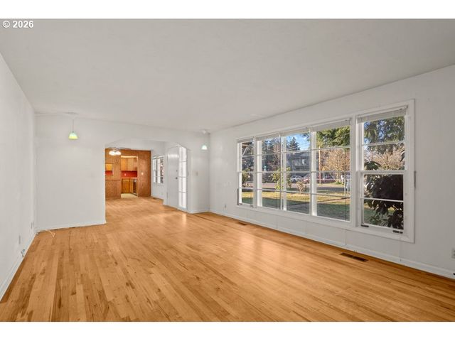 12712 Se BUSH St, Portland, OR 97236