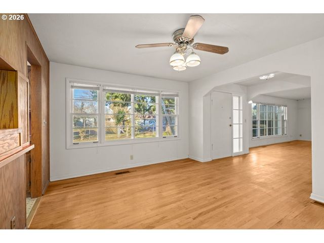 12712 Se BUSH St, Portland, OR 97236