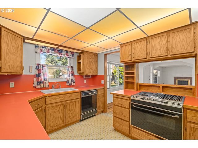 12712 Se BUSH St, Portland, OR 97236