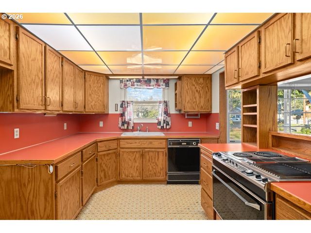 12712 Se BUSH St, Portland, OR 97236