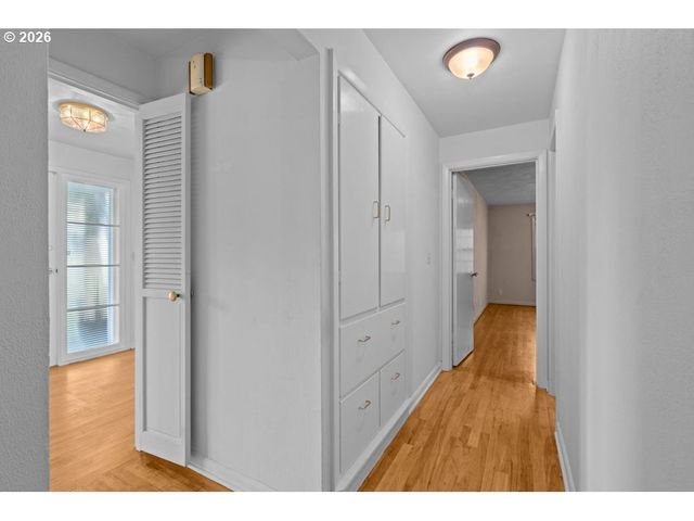 12712 Se BUSH St, Portland, OR 97236