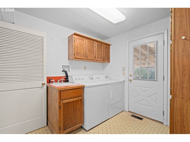 12712 Se BUSH St, Portland, OR 97236