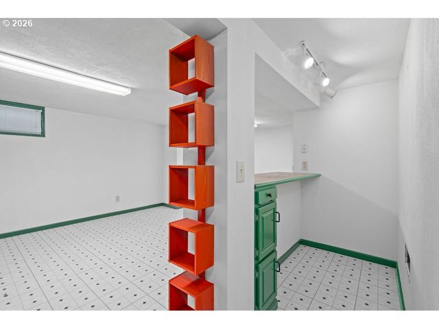 12712 Se BUSH St, Portland, OR 97236