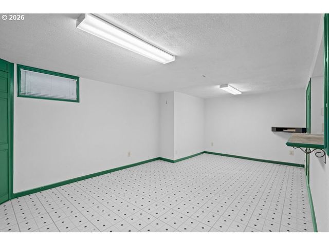 12712 Se BUSH St, Portland, OR 97236