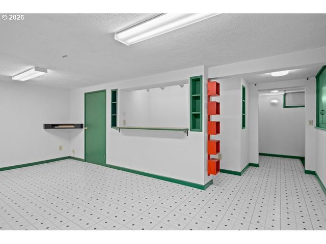 12712 Se BUSH St, Portland, OR 97236