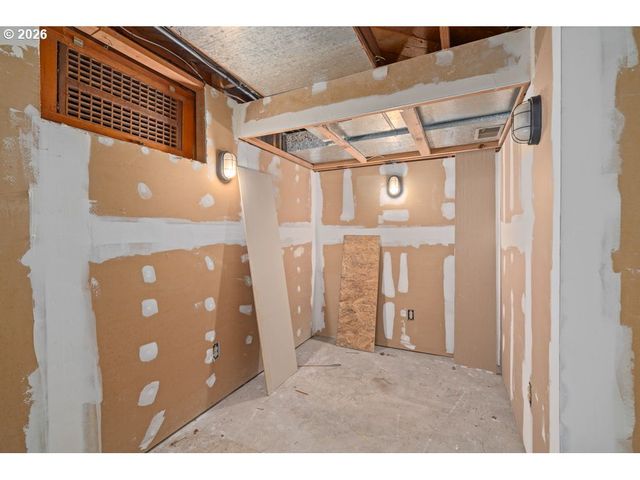 12712 Se BUSH St, Portland, OR 97236