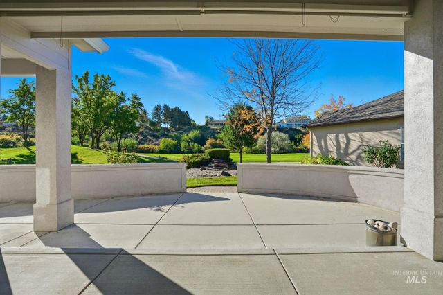 1007 W Oakhampton Drive, Eagle, ID 83616