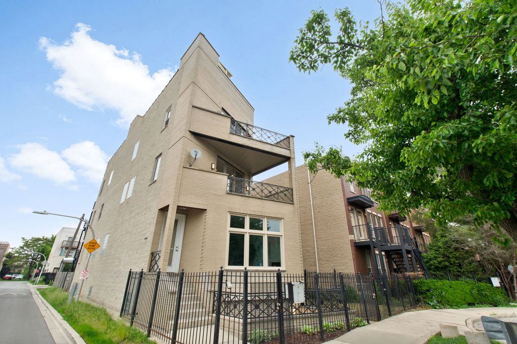 2538 W Flournoy Street 2, Chicago, IL 60612