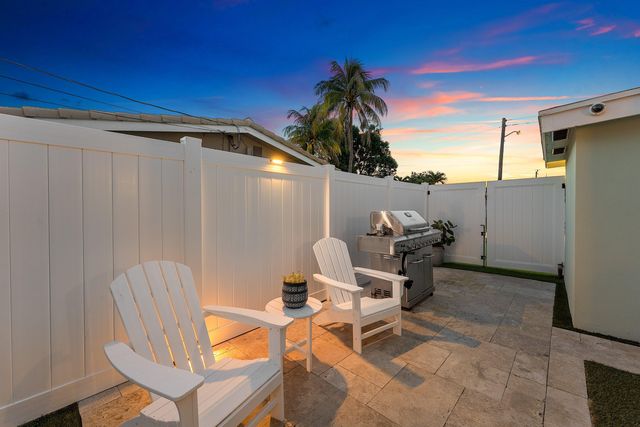904 SE 15th Court, Deerfield Beach, FL 33441