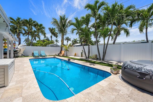 904 SE 15th Court, Deerfield Beach, FL 33441