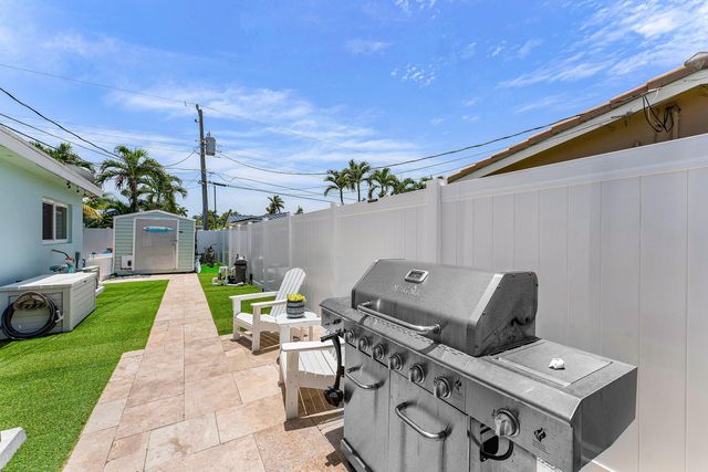 904 SE 15th Court, Deerfield Beach, FL 33441