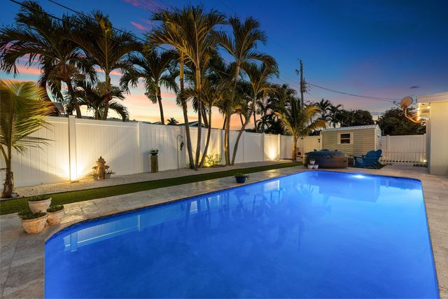 904 SE 15th Court, Deerfield Beach, FL 33441