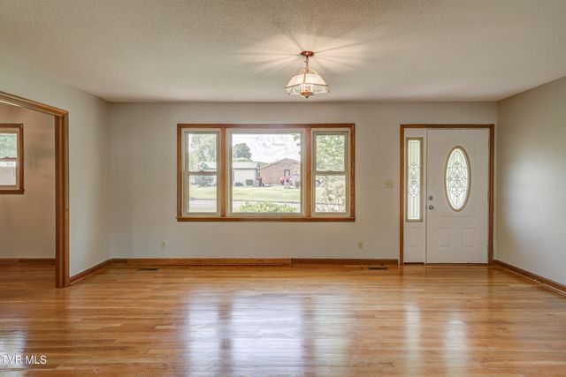 126 Fairlawn Drive, Johnson City, TN 37601