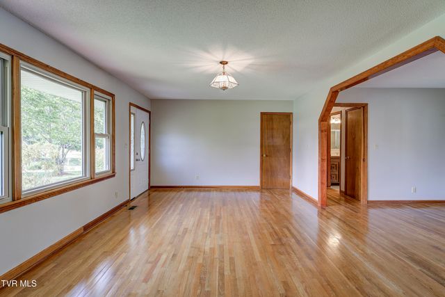 126 Fairlawn Drive, Johnson City, TN 37601