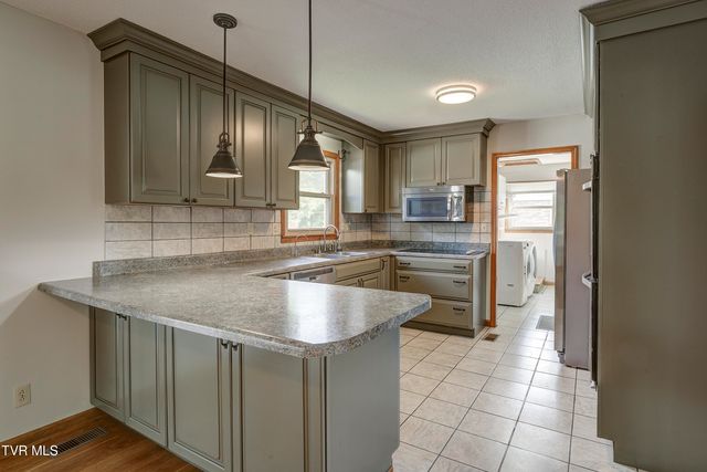 126 Fairlawn Drive, Johnson City, TN 37601