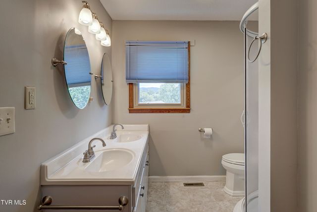 126 Fairlawn Drive, Johnson City, TN 37601