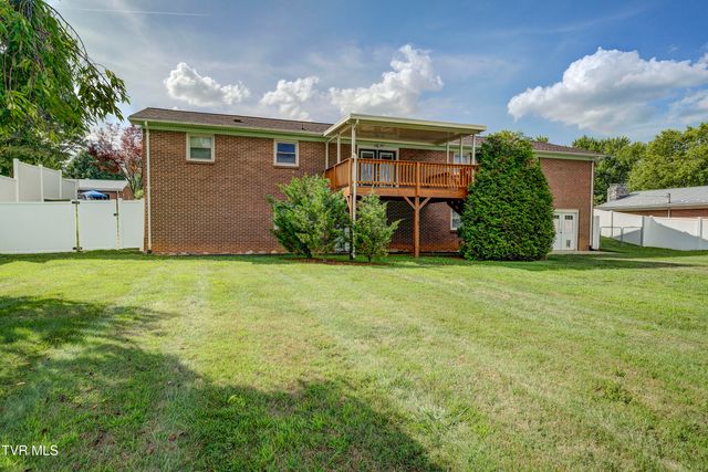 126 Fairlawn Drive, Johnson City, TN 37601