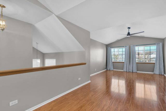239 Camel Bend Court 4, Schaumburg, IL 60194