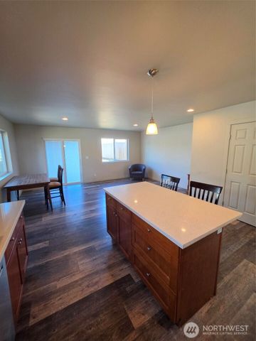 3704 W F Street, Bremerton, WA 98312