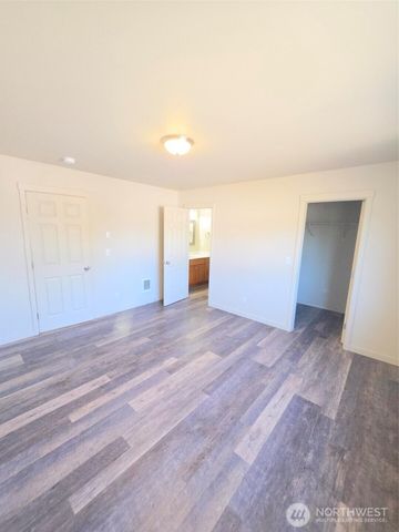 3704 W F Street, Bremerton, WA 98312