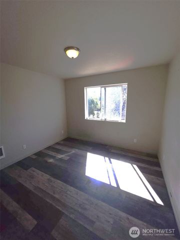 3704 W F Street, Bremerton, WA 98312