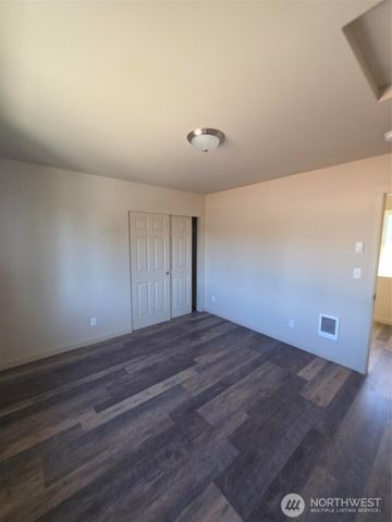 3704 W F Street, Bremerton, WA 98312