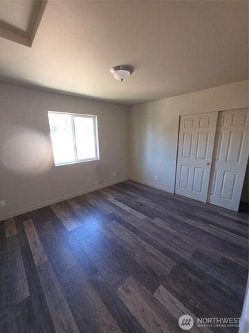 3704 W F Street, Bremerton, WA 98312