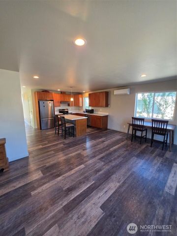 3704 W F Street, Bremerton, WA 98312