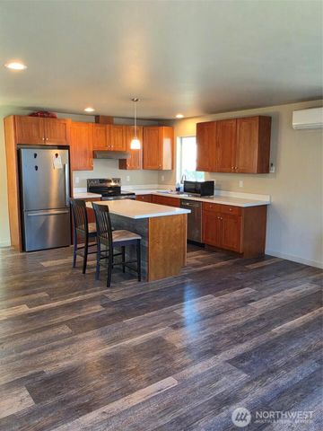3704 W F Street, Bremerton, WA 98312