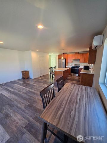 3704 W F Street, Bremerton, WA 98312