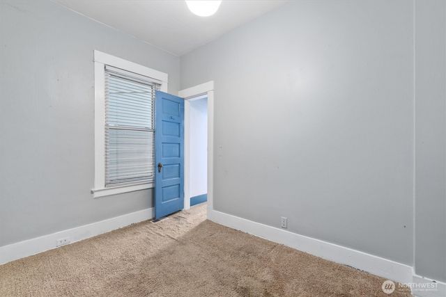 1721 3rd Avenue N, Seattle, WA 98109