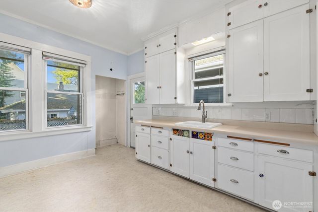 1721 3rd Avenue N, Seattle, WA 98109