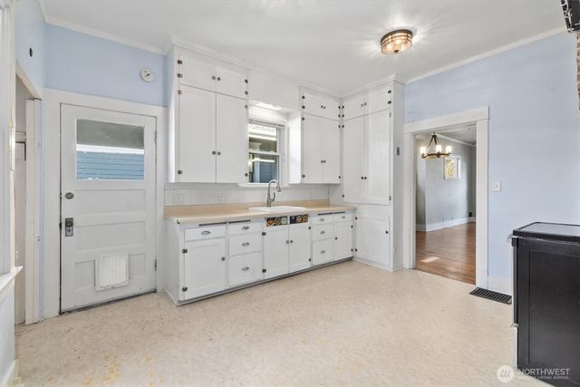 1721 3rd Avenue N, Seattle, WA 98109