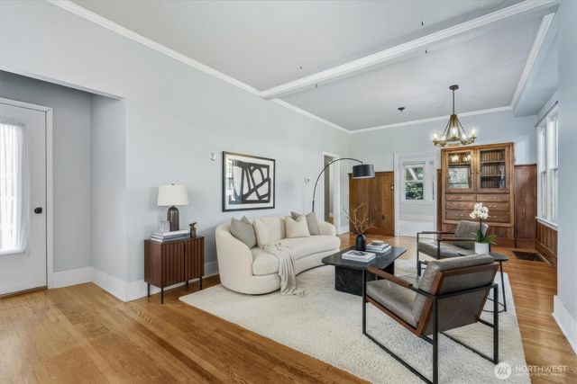 1721 3rd Avenue N, Seattle, WA 98109