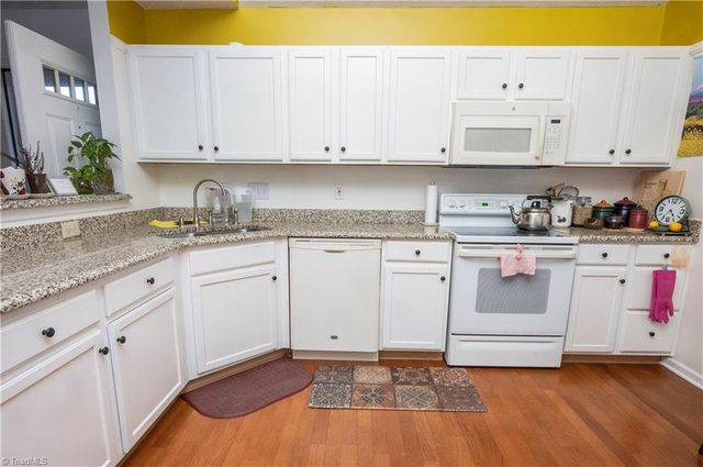 10 Hudson Circle, Greensboro, NC 27410