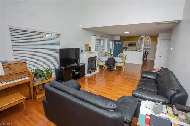 10 Hudson Circle, Greensboro, NC 27410