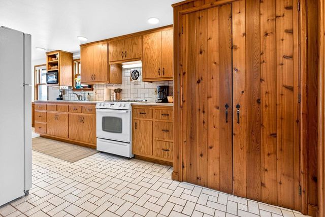 N6491 HARRISON ROAD, Hilbert, WI 54129