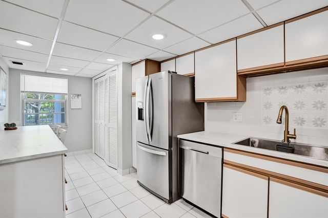 4200 Oaks Terrace 203, Pompano Beach, FL 33069