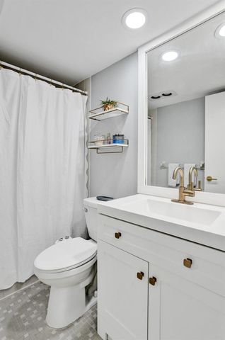 4200 Oaks Terrace 203, Pompano Beach, FL 33069